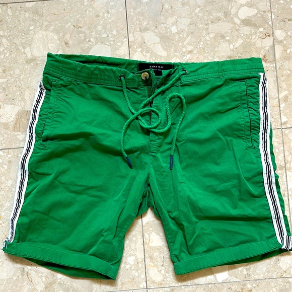Zara Green Shorts - Picture 1 of 3